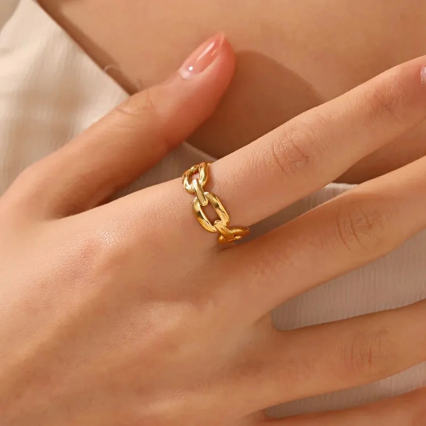 Anillo de Eslabones Ajustable Dorado